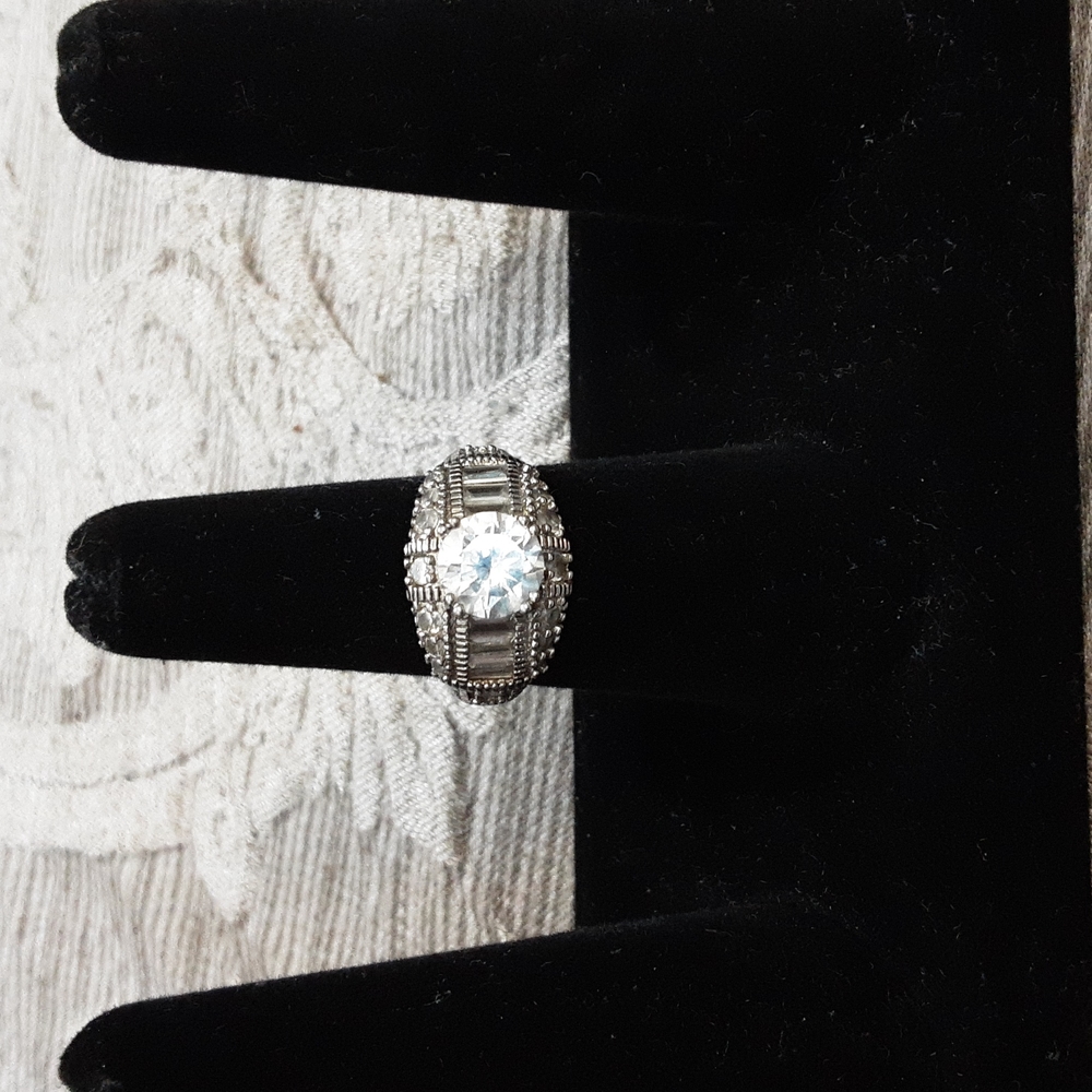 Ring - Picture 1 of 3